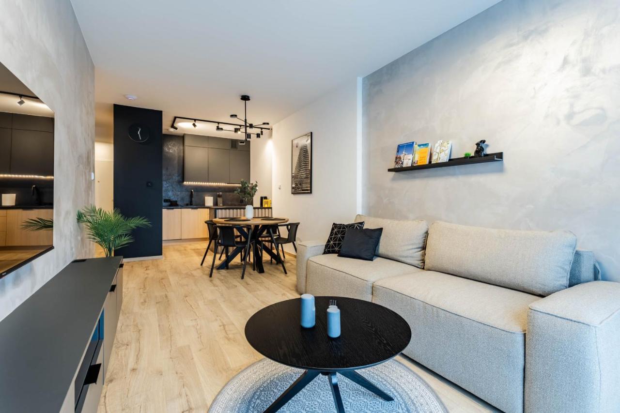 Klimatyzowany Apartament Very Berry Z Parkingiem W Poznaniu By Noclegi Renters Exterior photo